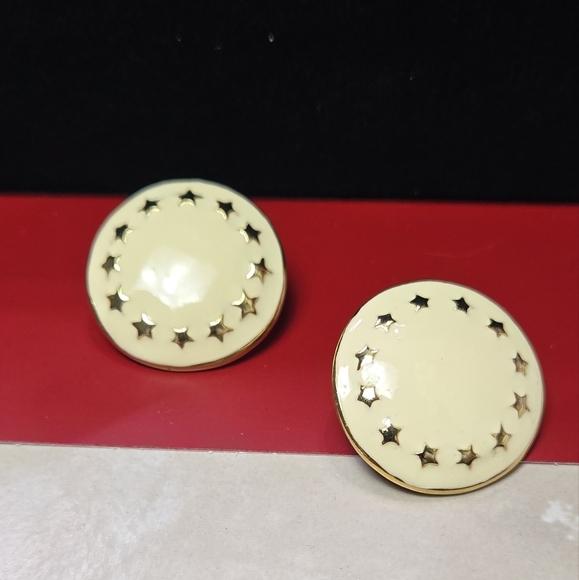 Vintage Cream Gold Stars Round Enamel Earrings - Picture 9 of 16